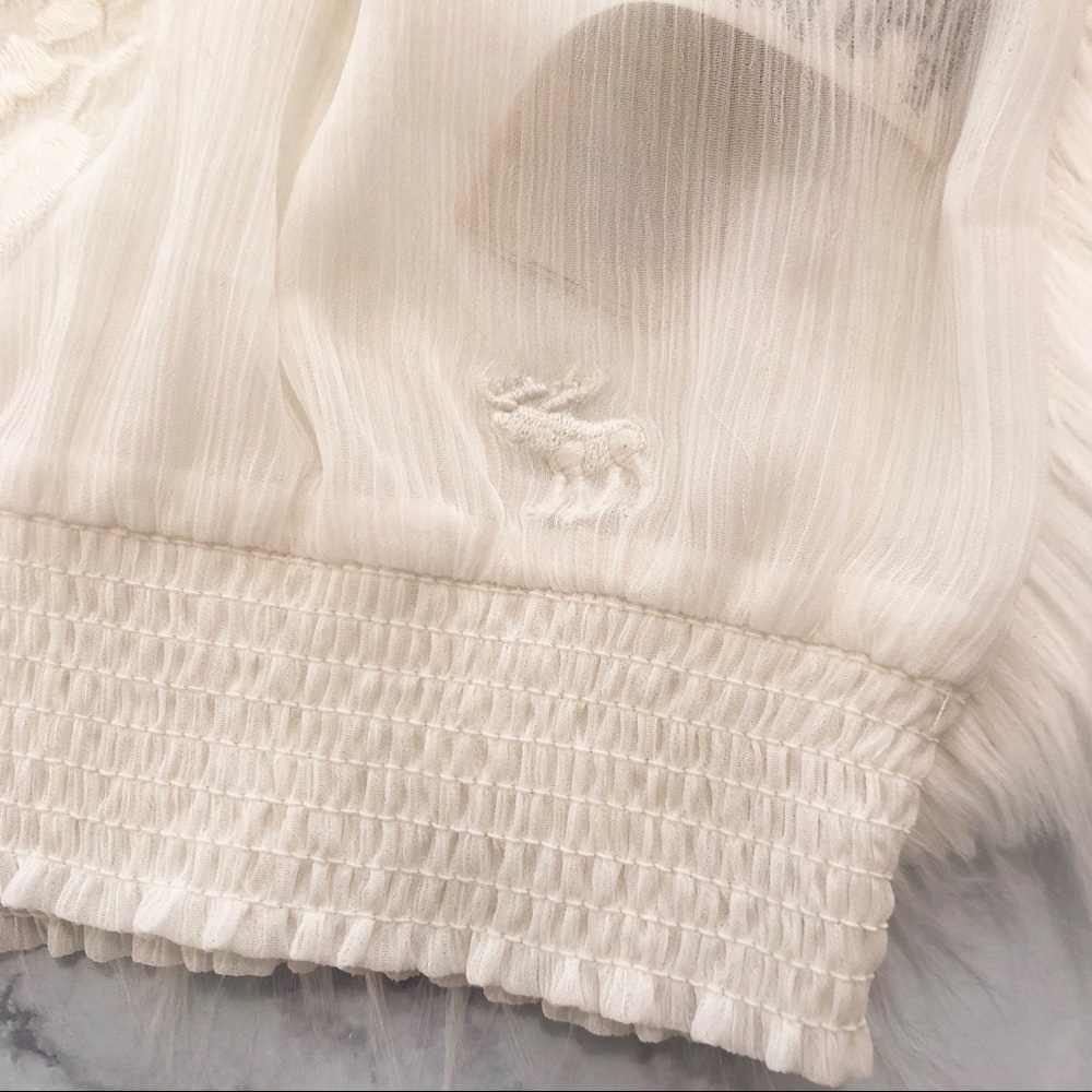 A B E R C R O M B I E : White Floral Peasant Top - image 6